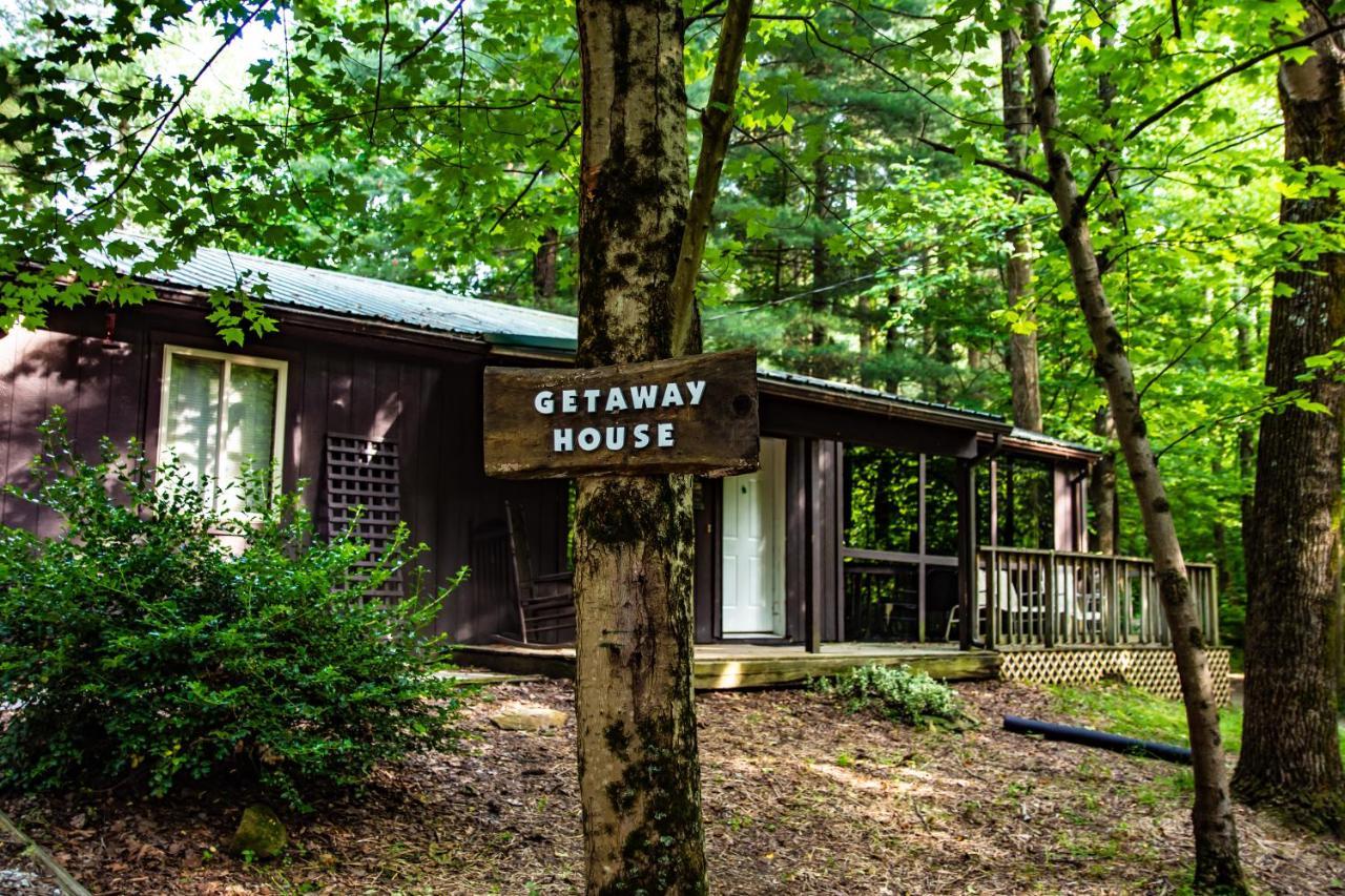 Avenwood Cabins Logan Exterior photo